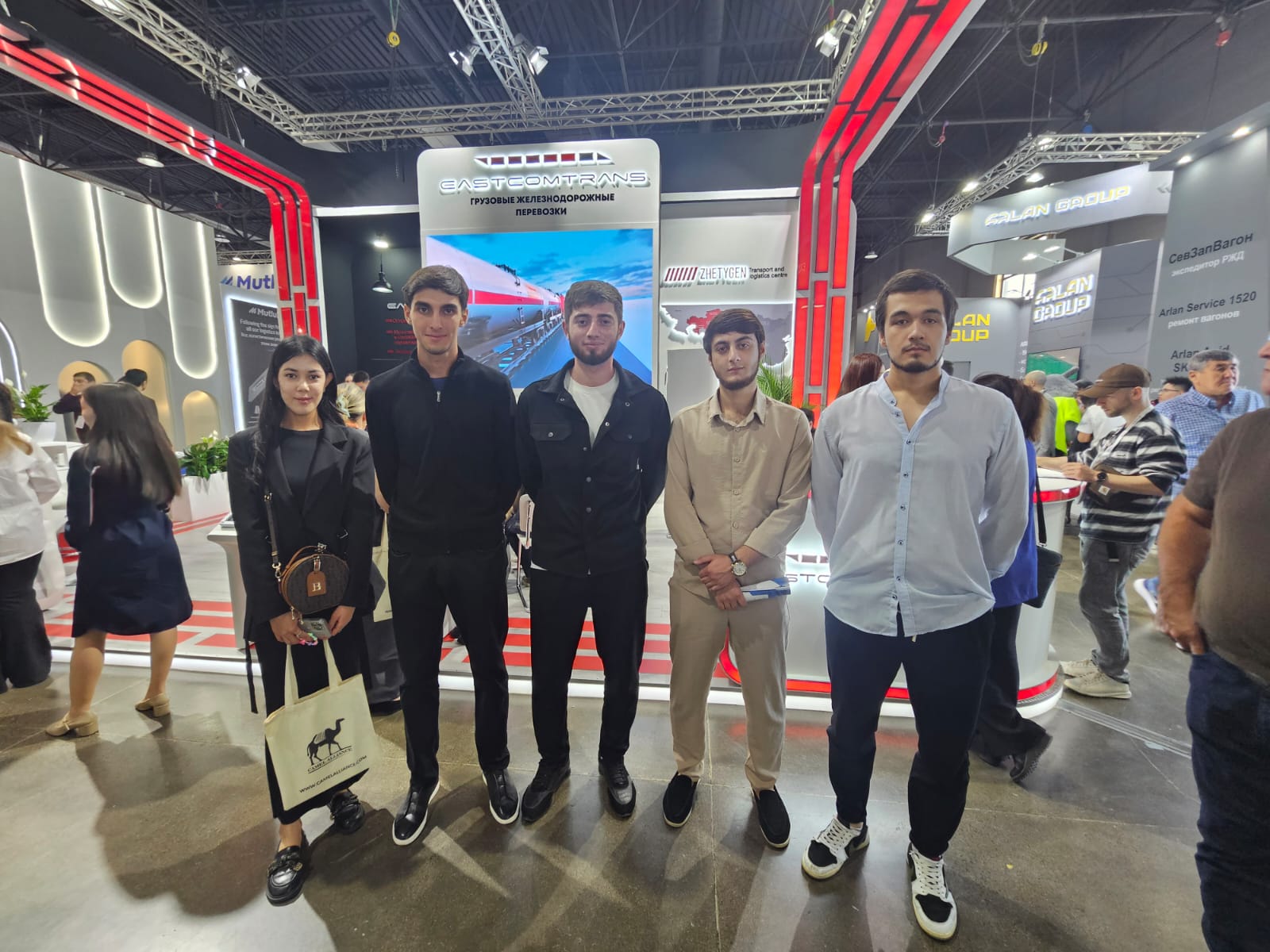 Q University студенттері TransLogistica Kazakhstan 2025 халықаралық көрмесіне қатысты 	