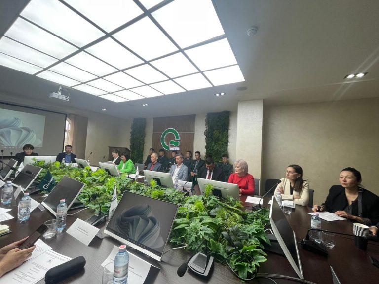 2025 жылғы 14 сәуірде «Құқық» академиялық мектебі Қазақстандағы Ғылым күнін мерекелеу аясында цифрландыру, құқықтық институттарды трансформациялау және халықаралық ынтымақтастық жағдайында заң ғылымы мен білімінің өзекті мәселелеріне арналған «Заң ғылымы мен білімінің заманауи мәселелері» атты 7-ші Халықаралық ғылыми-тәжірибелік конференциясын ұйымдастырды және өткізді.