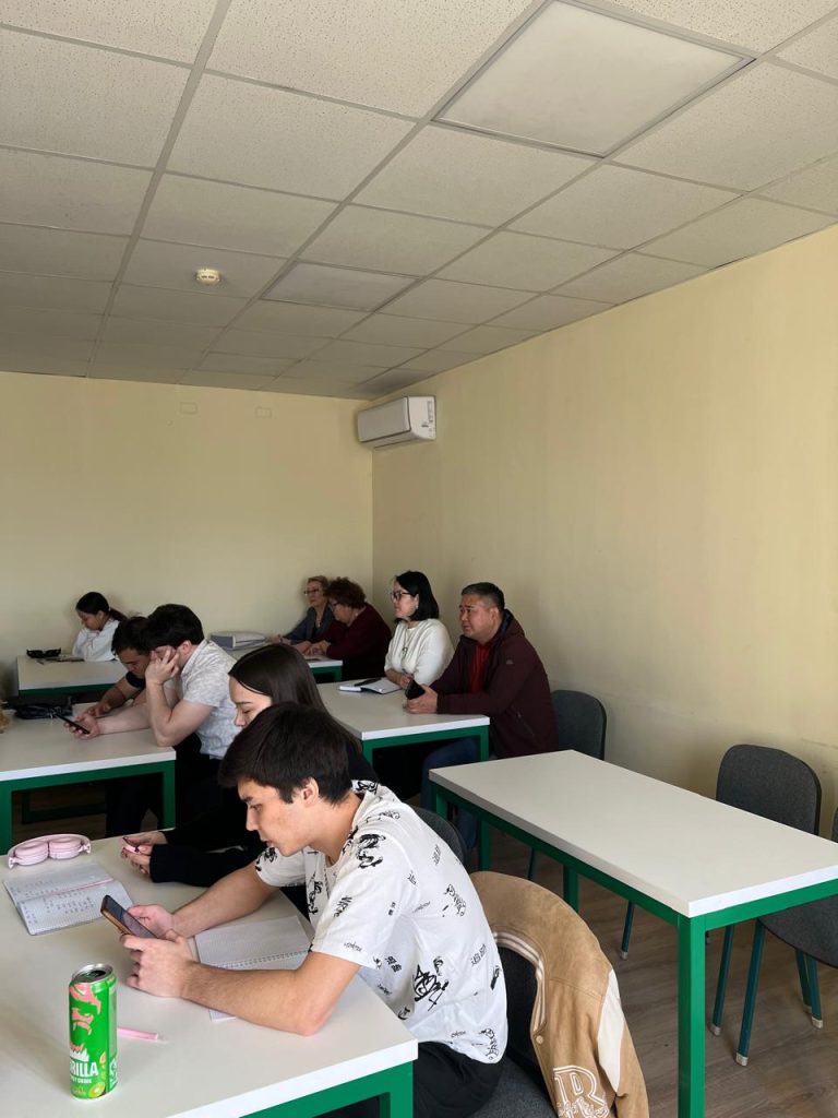 2025 жылғы 31 наурыз күні сағат 9:00-де 605-аудиторияда «Жалпы білім беру пәндері» академиялық мектебінің оқытушысы, доцент У.Ж. Жұмабекова орыс бөлімінің 1-курс студенттерімен ашық сабақ өткізді.
