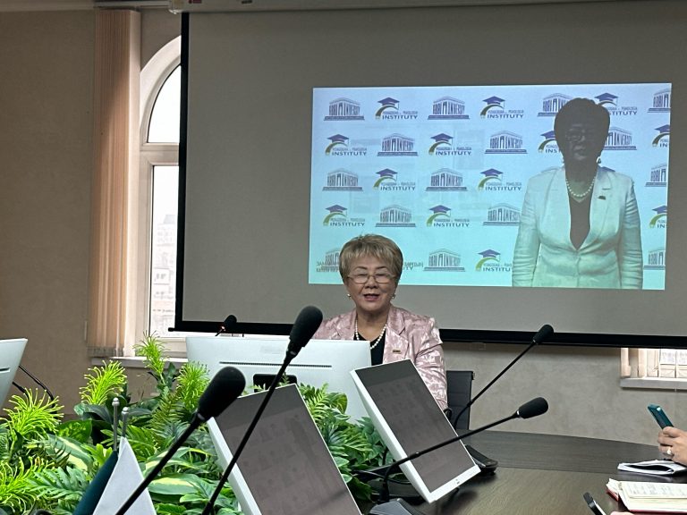 Абай атындағы Қазақ ұлттық педагогикалық университетінің профессоры «Q» UNIVERSITY-де білім беруді цифрландыру бойынша семинар өткізді