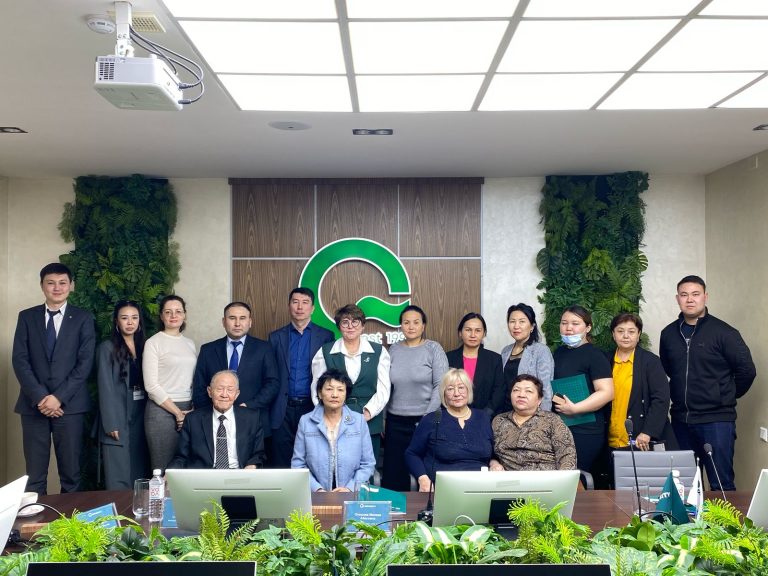 2025 жылғы 21 ақпанда «Q UNIVERSITY» университетінің «Бизнес және басқару» Академиялық комитетінде «Кәсіби білім беруде бизнес пен университеттердің өзара әрекеттестігі: жаңа трендтер» тақырыбында кеңейтілген дөңгелек үстел отырысы өтті.