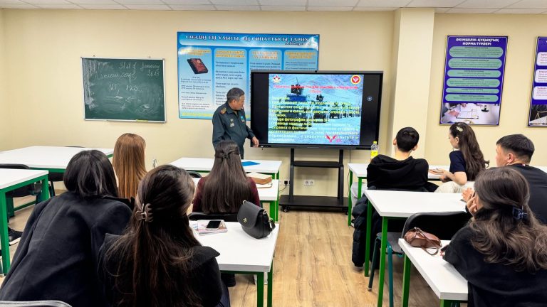 2025 жылдың 12 ақпанында 6В042 – «Құқық» білім беру бағдарламасы бойынша оқитын студенттердің Д.А. Қонаев атындағы университеттің әскери кафедрасының орынбасары, оқу бөлімінің бастығы, подполковник Б.А. Бейсембаевпен мазмұнды әрі танымдық кездесуі өтті.