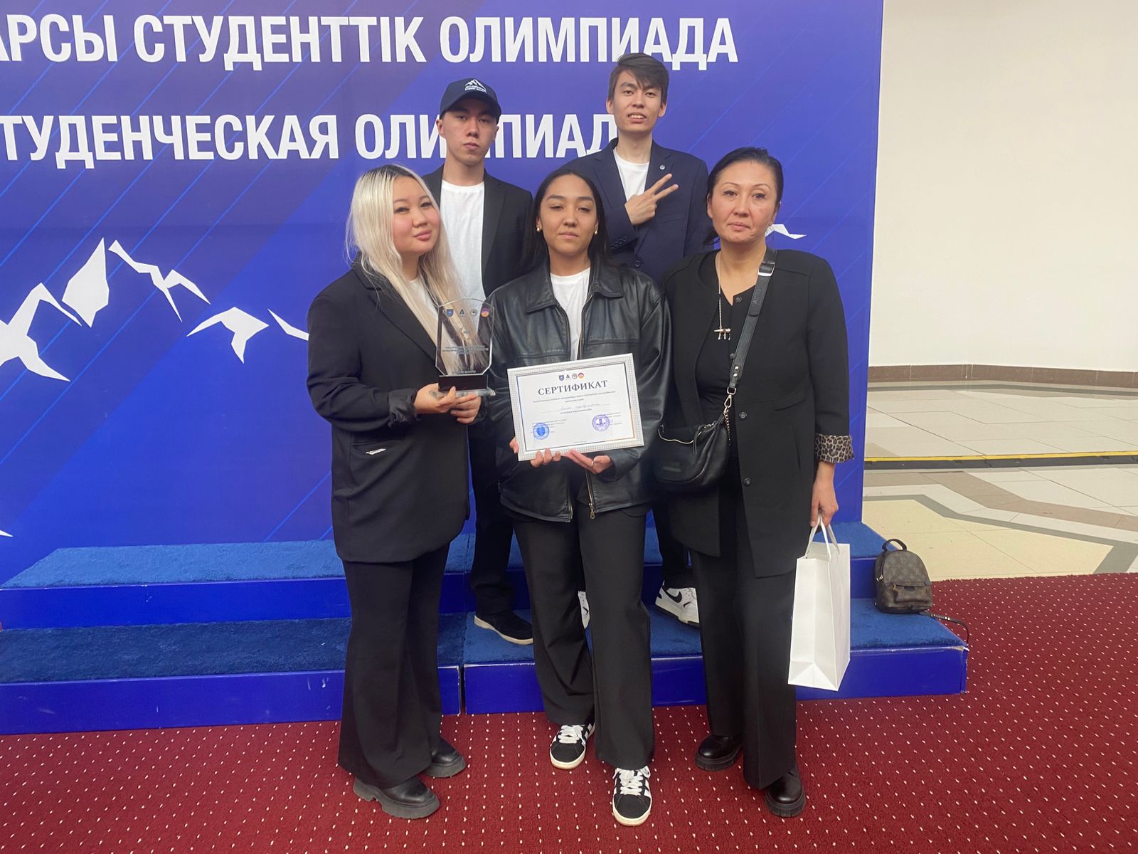 «Заң» академиялық мектебінің басшылығы 1 курс студенттері Әли Әлия, Мұрат Аян, Мирзабаева Шайра, Нұрқасым Ерасылдан құралған «Әділет Альянсы» командасын ғылыми қызметті жүзеге асырудағы табысты бастамаларымен құттықтайды