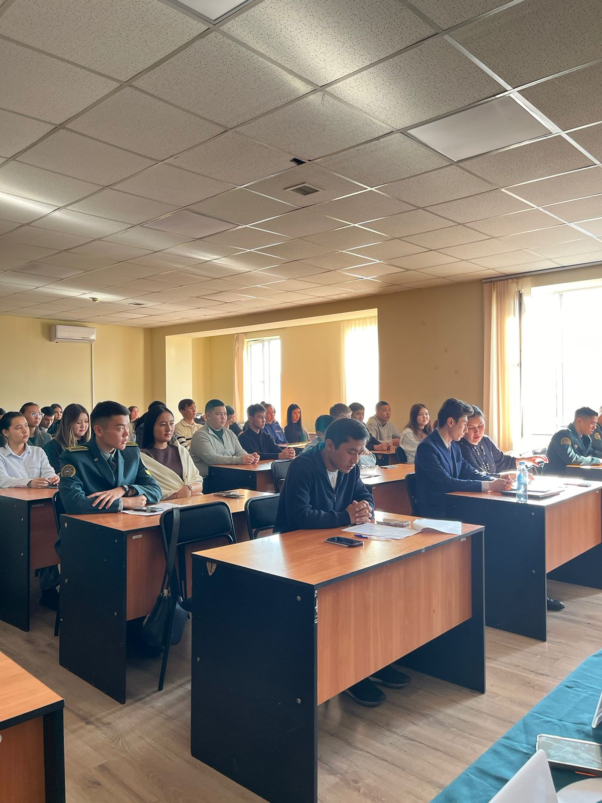 2024 жылдың 19 қарашасында «Құқық» Академиялық мектебі «Жәбірленушілердің мобильді қосымшаларын пайдалану арқылы интернет-алаяқтықтың жаңа қауіптері» тақырыбында студенттік конференция ұйымдастырып, өткізді