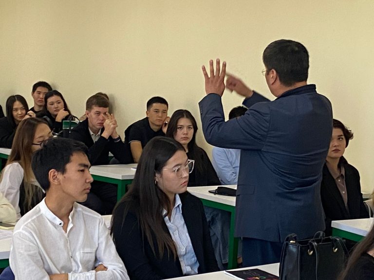 2023 жылғы 9 қазан күні «Қайнар» академиясының академиялық мектептерінің бірінші курс студенттері үшін «Даулар мен қақтығыстарды шешудің медиативтік негіздері» тақырыбында қонақ лекция ұйымдастырылды