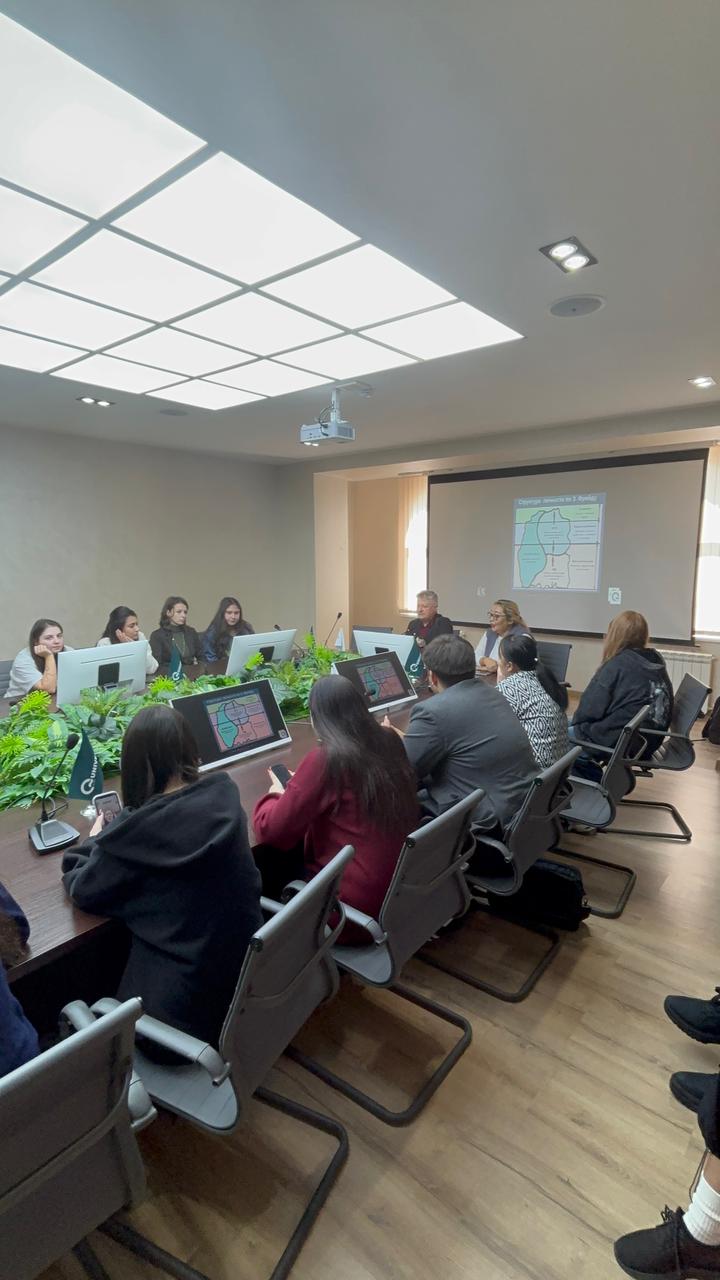 «Q» University» университетінде Мадрид қаласындағы Комплутенсе университетінің психология ғылымдарының докторы Мануэль Мартинэс Санчез дәріс оқыды