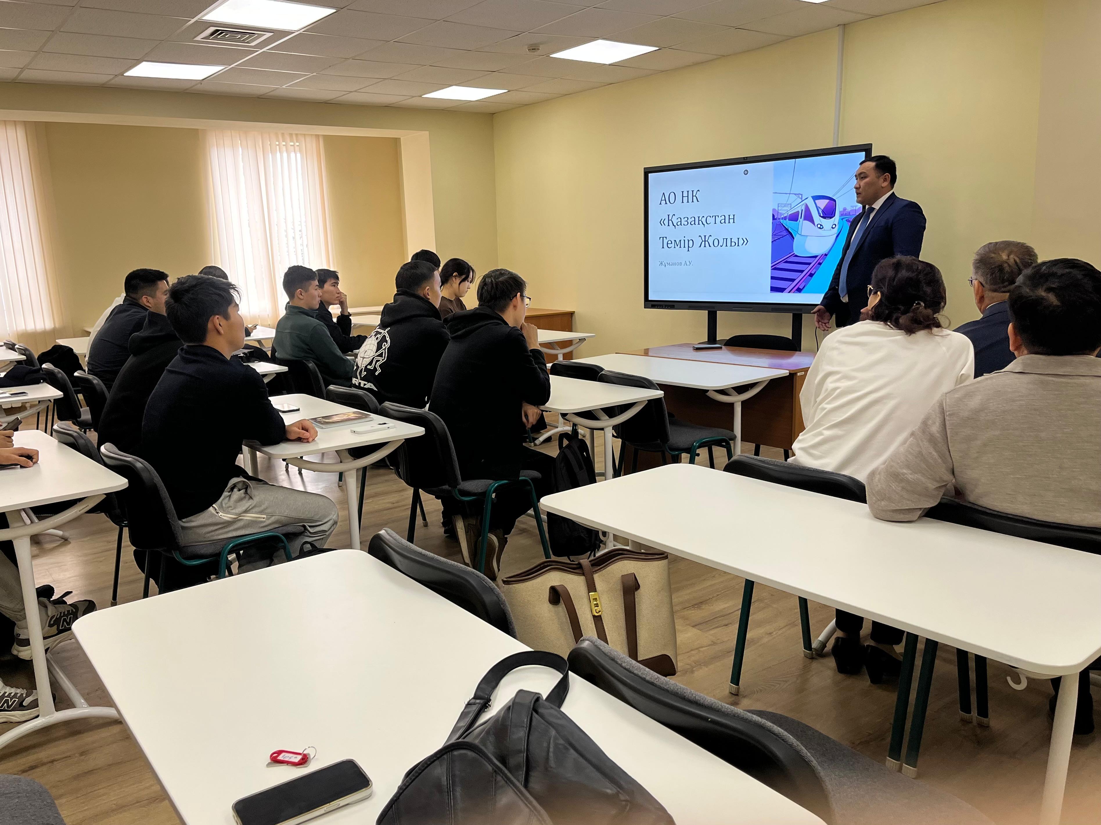 «KTZ Express» АҚ филиалы – «KTZE Оңтүстік» бойынша операциялық қамтамасыз ету және техникалық саясат жөніндегі директордың орынбасары Жұманов Азат Убайдуллаұлы қонақ дәрісі