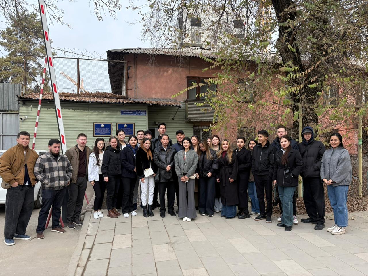 Студенттердің № 11 кәмелетке толмағандарды ұстау үшін орташа қауіпсіздік мекемесіне оқу сапары