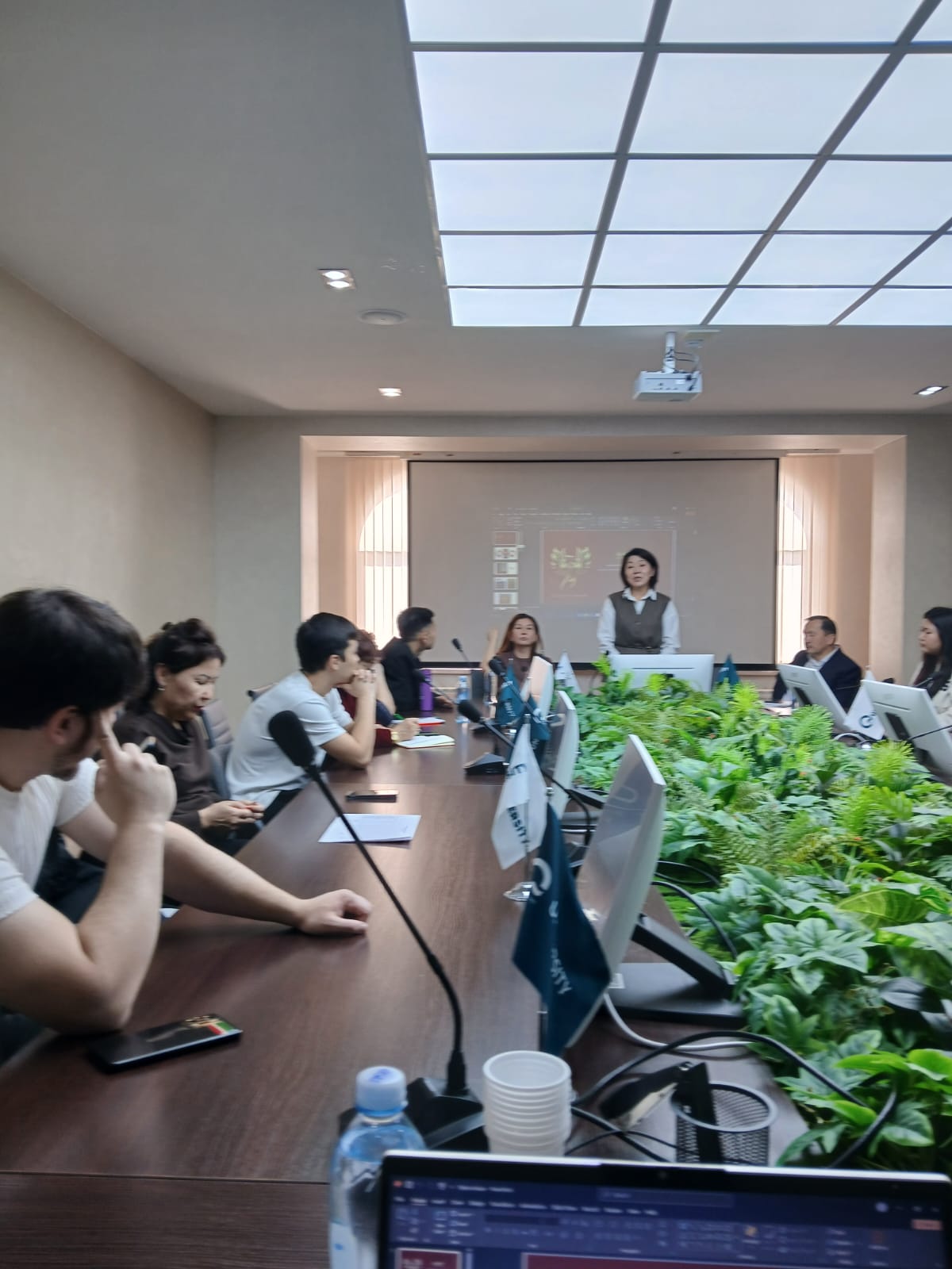 2025 жылғы 25 қараша күні сағат 12:00-де конференц-залда «MPIC Орталық Азия» ЖШС ұйымдастырған академиялық бағдарлама аясындағы ашық қонақ дәрісі өтті.