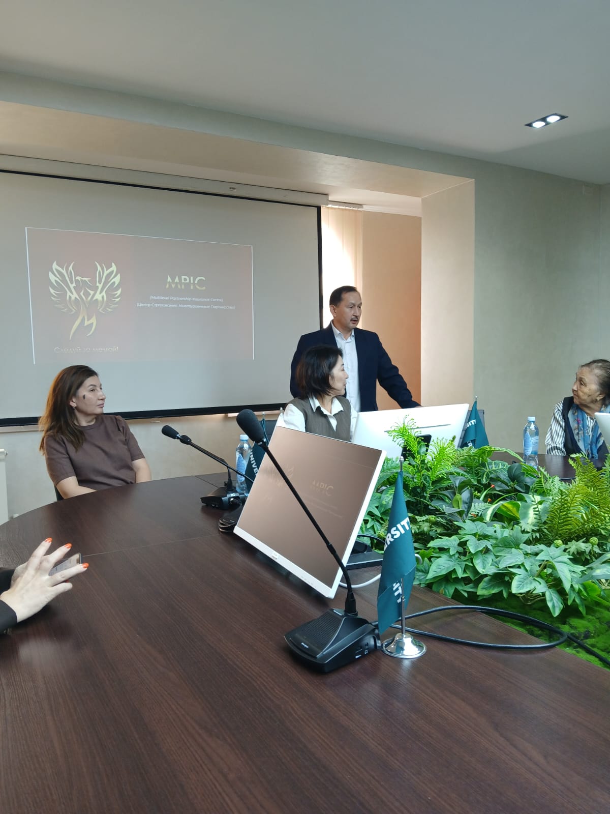 2025 жылғы 25 қараша күні сағат 12:00-де конференц-залда «MPIC Орталық Азия» ЖШС ұйымдастырған академиялық бағдарлама аясындағы ашық қонақ дәрісі өтті.