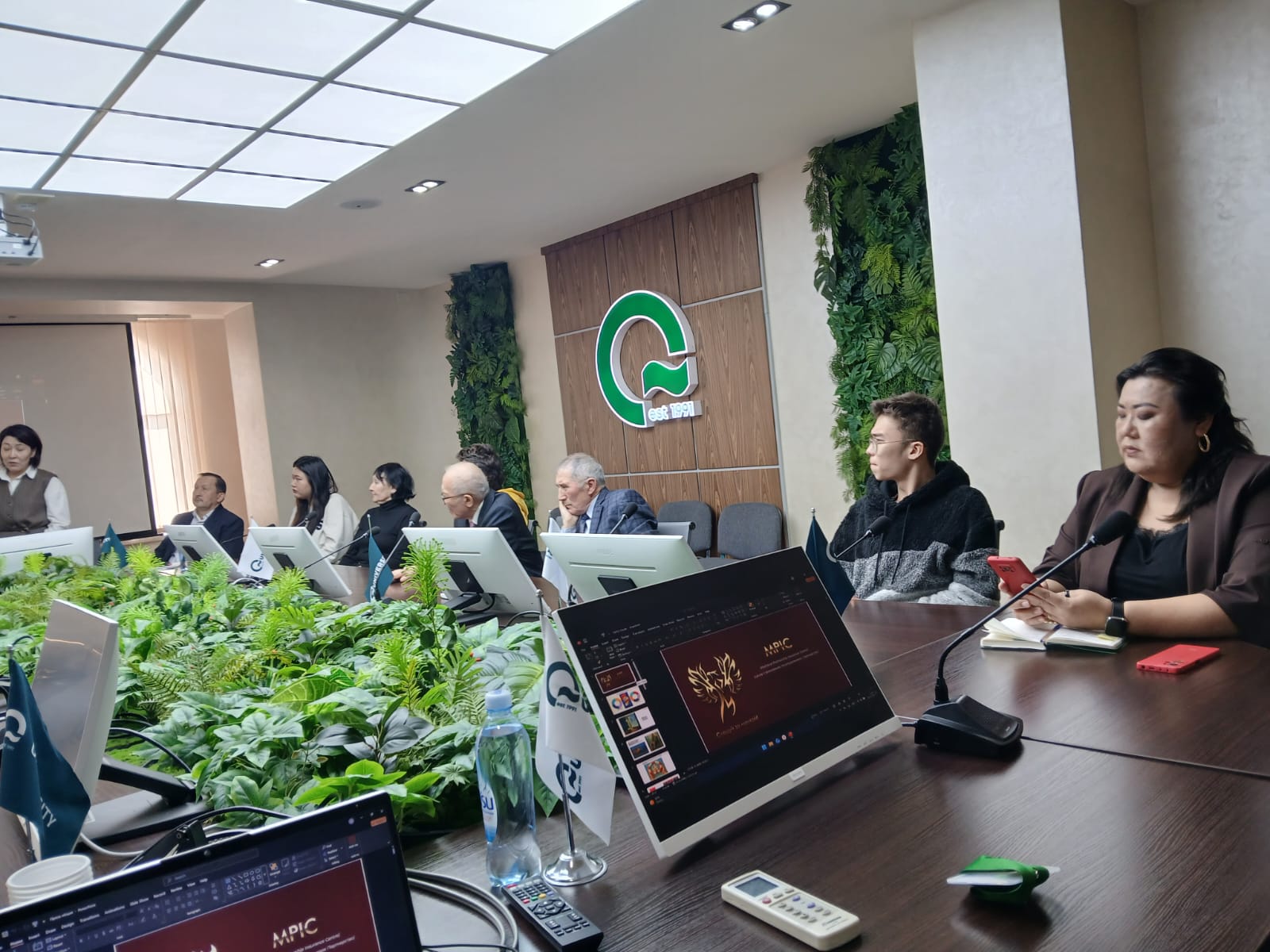 2025 жылғы 25 қараша күні сағат 12:00-де конференц-залда «MPIC Орталық Азия» ЖШС ұйымдастырған академиялық бағдарлама аясындағы ашық қонақ дәрісі өтті.