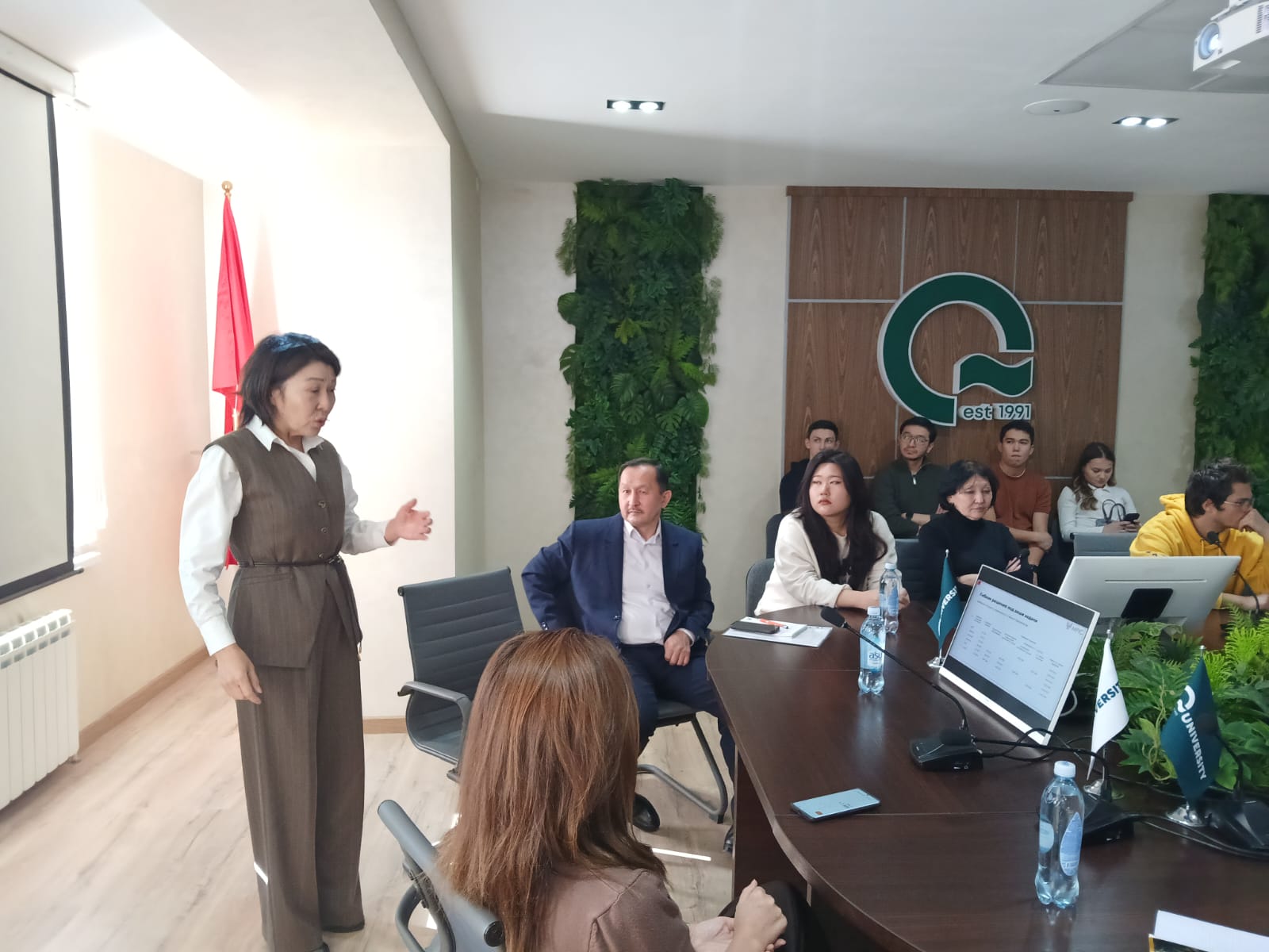 2025 жылғы 25 қараша күні сағат 12:00-де конференц-залда «MPIC Орталық Азия» ЖШС ұйымдастырған академиялық бағдарлама аясындағы ашық қонақ дәрісі өтті.