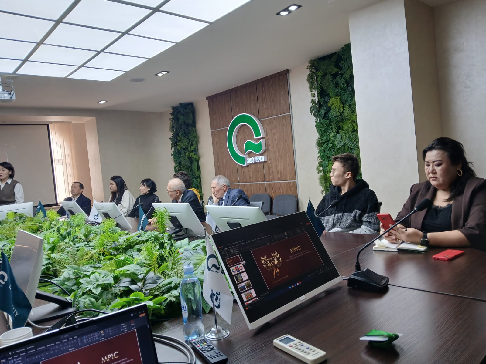 2025 жылғы 25 қараша күні сағат 12:00-де конференц-залда «MPIC Орталық Азия» ЖШС ұйымдастырған академиялық бағдарлама аясындағы ашық қонақ дәрісі өтті.