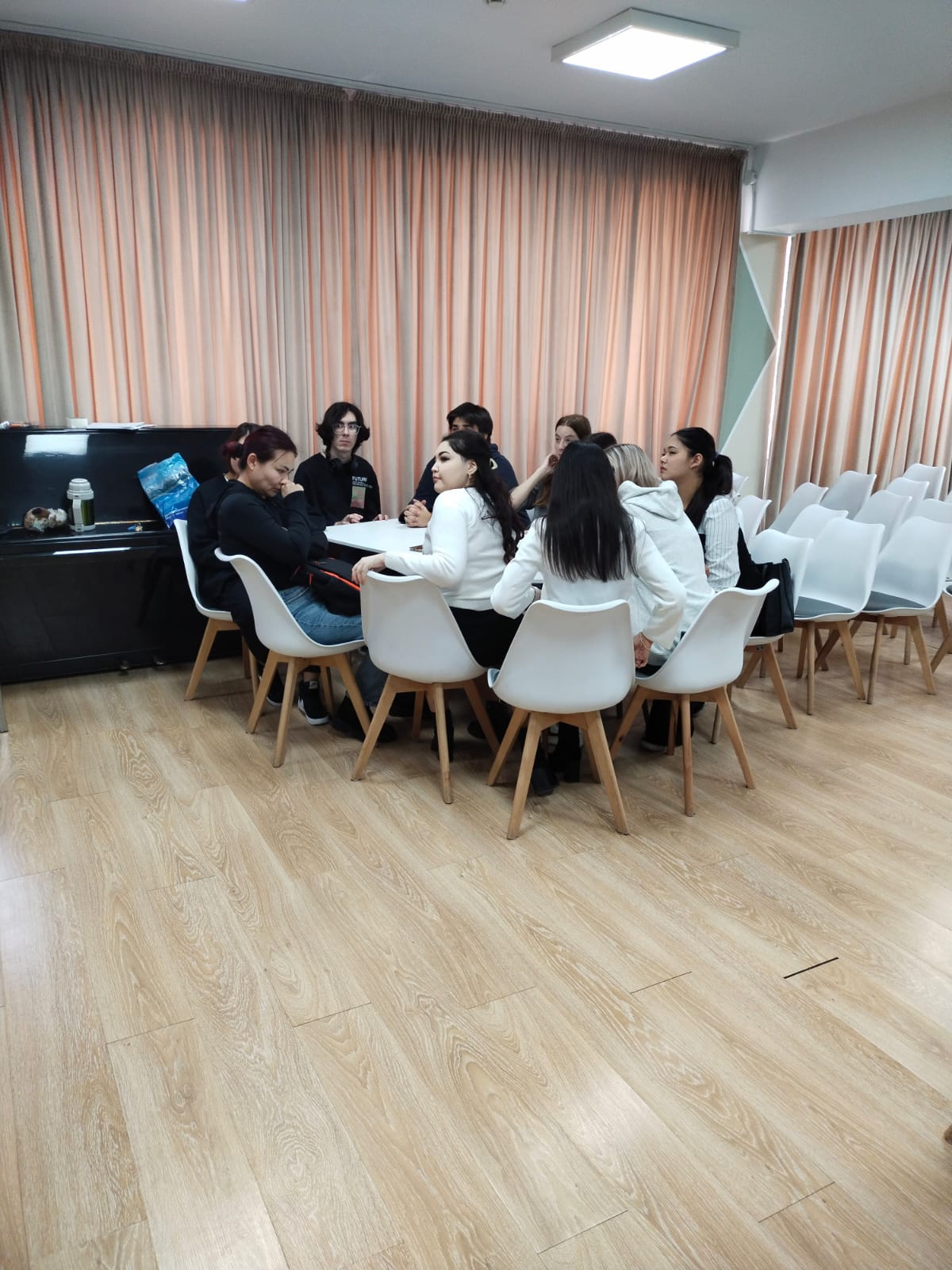 «Психология» білім беру бағдарламасының 3-курс студенттерінің №54 И.В. Панфилов атындағы мамандандырылған мектеп-лицей базасындағы практикалық сабағы