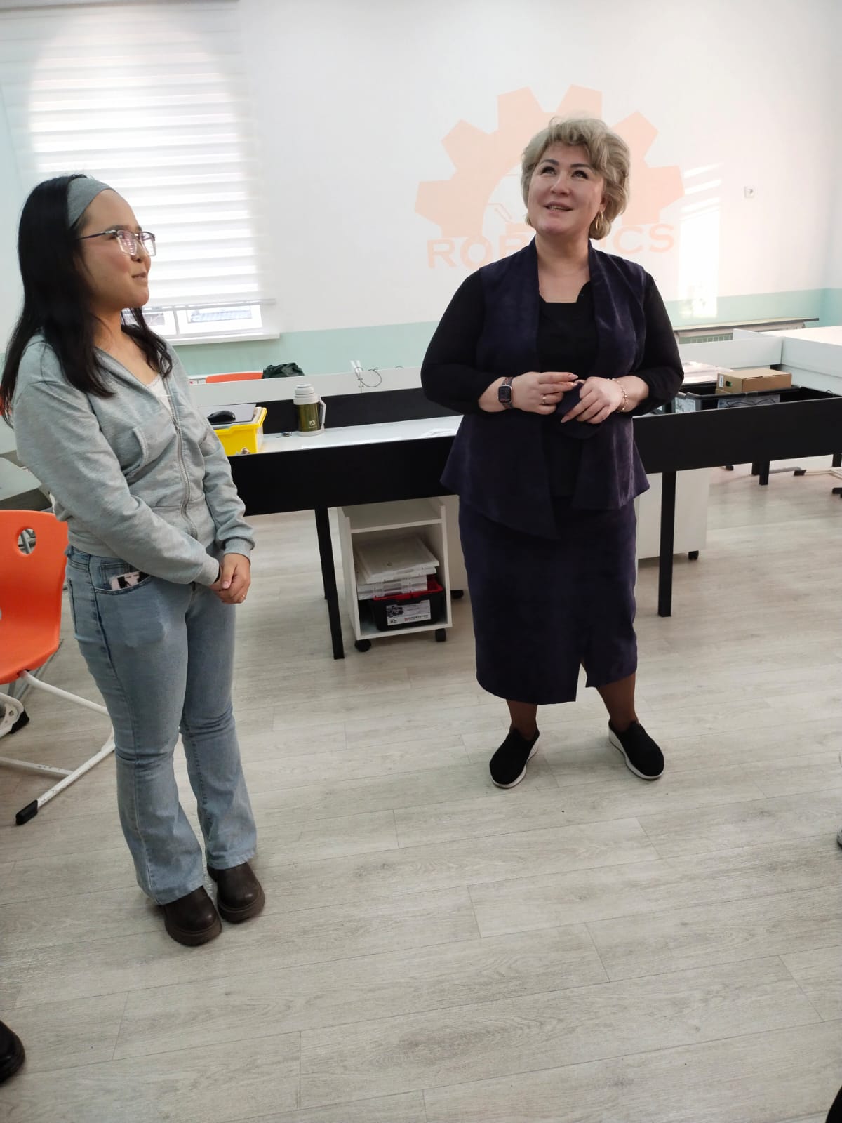 «Психология» білім беру бағдарламасының 3-курс студенттерінің №54 И.В. Панфилов атындағы мамандандырылған мектеп-лицей базасындағы практикалық сабағы