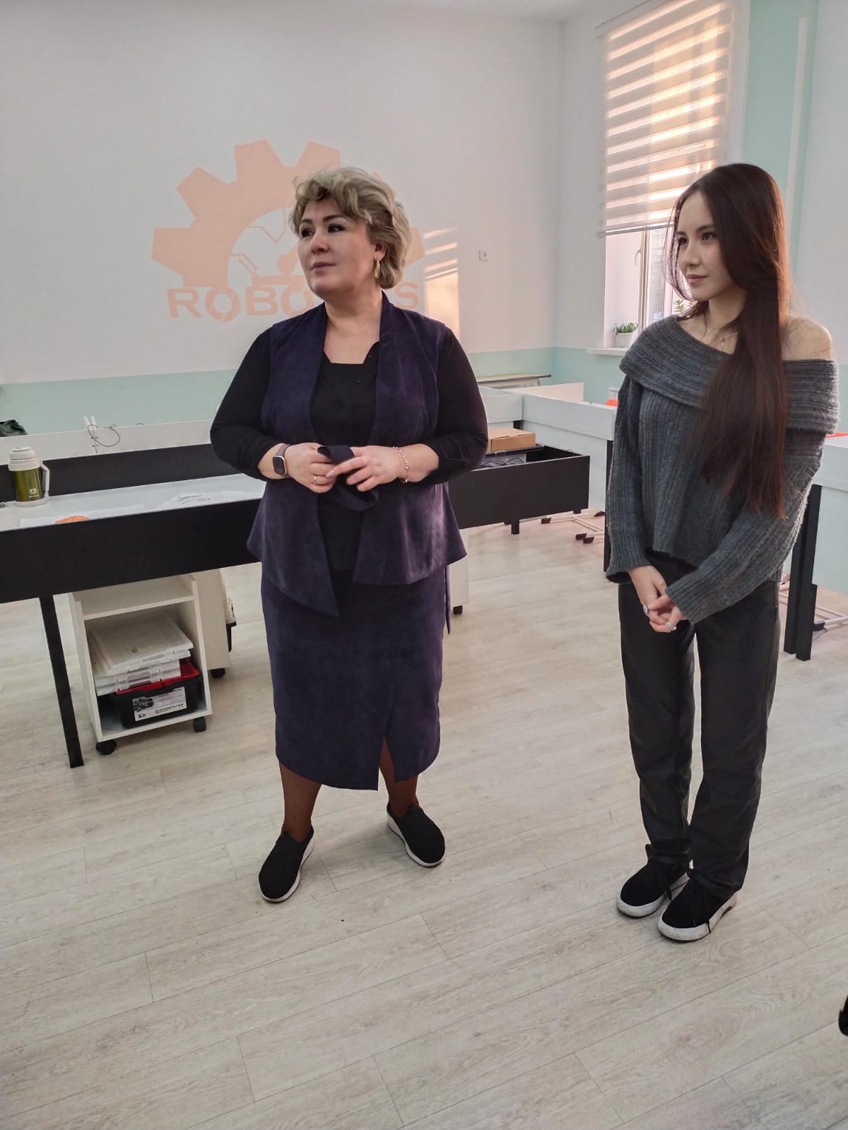 «Психология» білім беру бағдарламасының 3-курс студенттерінің №54 И.В. Панфилов атындағы мамандандырылған мектеп-лицей базасындағы практикалық сабағы