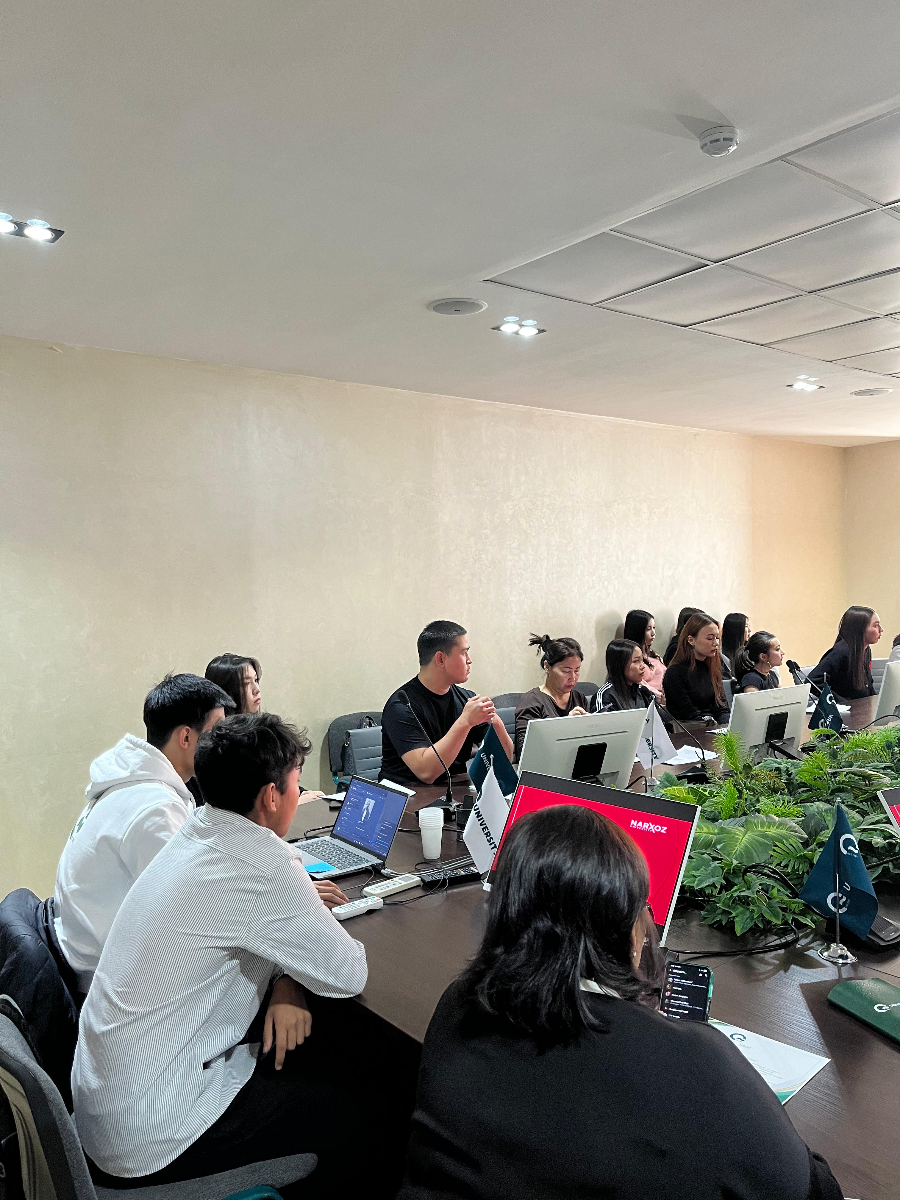 Университеттің конференц залында 27 қараша 2025 жылы  Нархоз Университетінің қауымдастырылған профессоры, экономика ғылымдарының кандидаты Андыбаева Гулсағат Токышовнаның қатысуымен «Ұйымның қаржылық есептілігін талдаудың заманауи әдістерін практикалық қолдану» тақырыбына арналған тәжірибе алмасу форумы өтті.