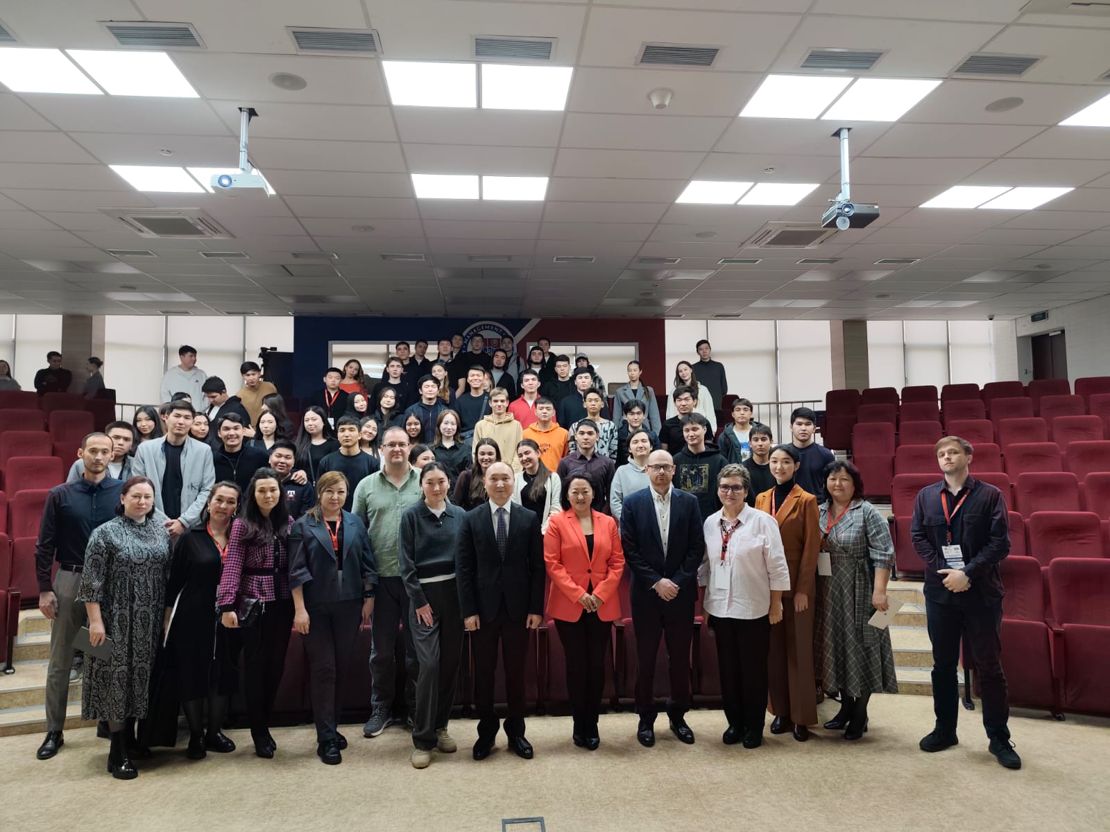 Q University II Халықаралық ғылыми-тәжірибелік конференцияға қатысты