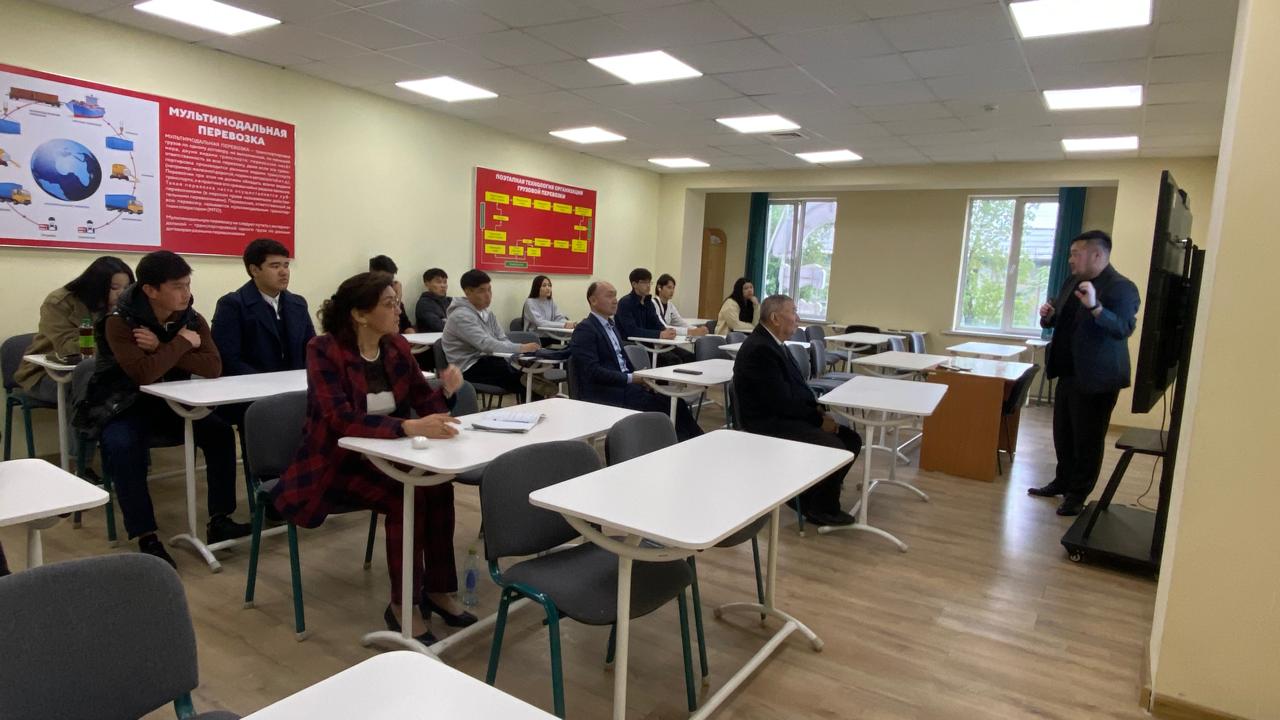 17 апреля 2026 года в Академической школе «IT и услуг» Q University состоялась гостевая лекция, направленная на развитие профессиональных компетенций студентов и ознакомление с современными цифровыми инженерными решениями.